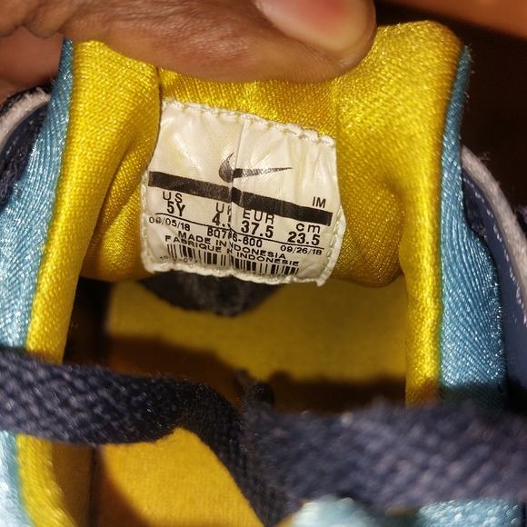 Boys Nike Huraches Run Ultra "Spider-Man " Size 5 - Picture 6 of 6